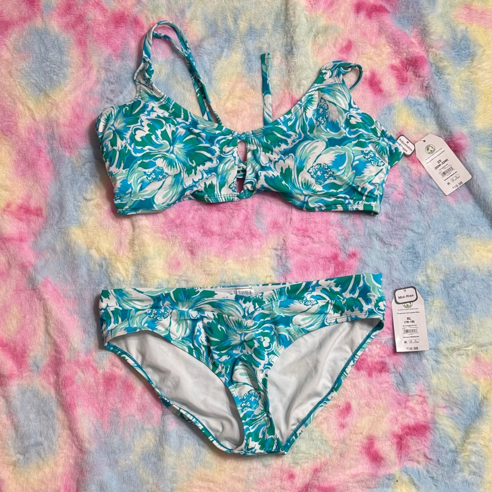 Floral Blue bikini 2X top and XL bottoms NWT